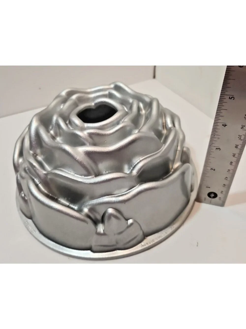 Nordic Ware Rose Flower Bundt Cake Pan Cast Aluminum Non Stick USA 10 Cup Mold